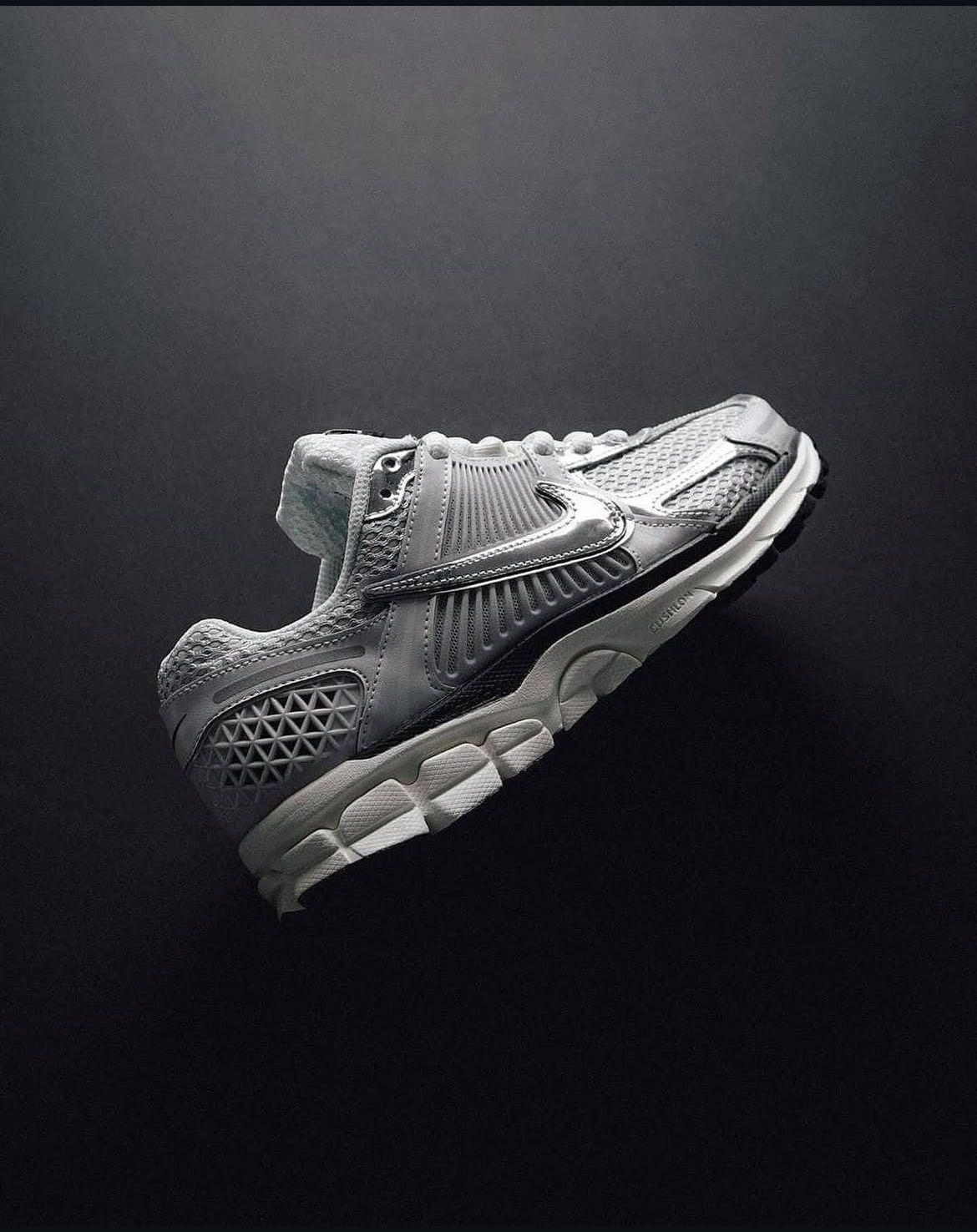 Tenis Nike Vomero Blanco Plata - Edición Limitada