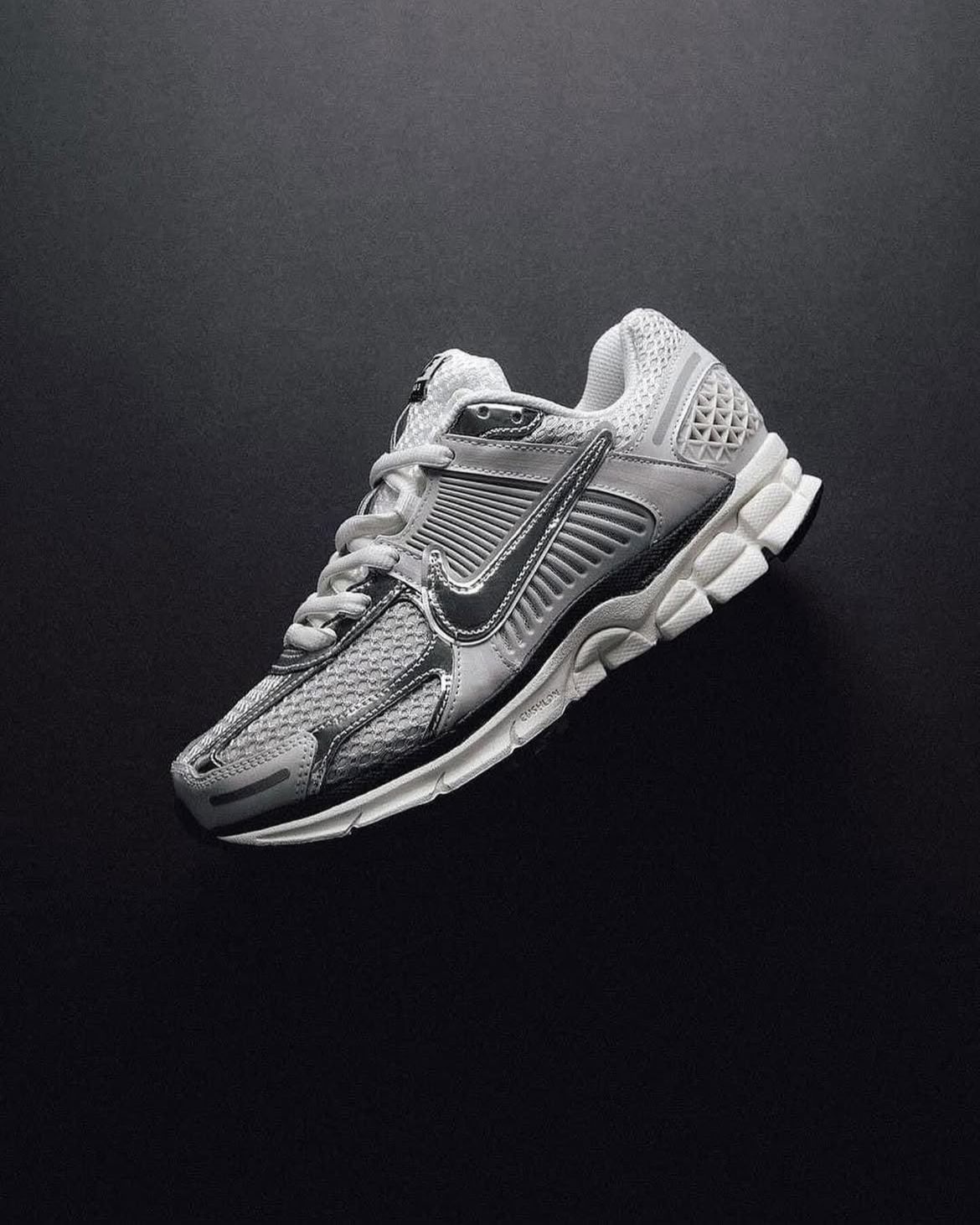 Tenis Nike Vomero Blanco Plata - Edición Limitada