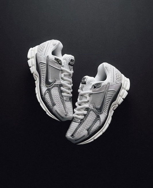 Tenis Nike Vomero  Blanco Plata - Edición Limitada